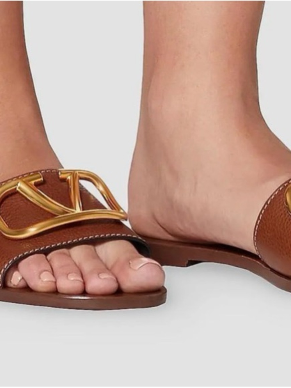 Valentino Garavani
V Logo Slide... size 8.5